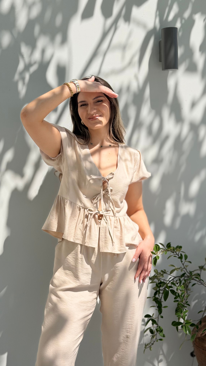 BEIGE TOP WITH RUFFLE -Μπεζ τοπ με βολάν